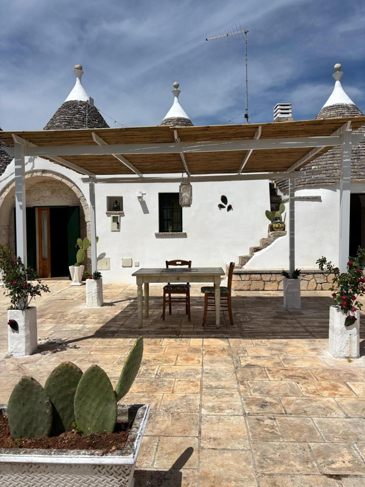 Trulli And Pool - I Cactus Villa Martina Franca Kültér fotó
